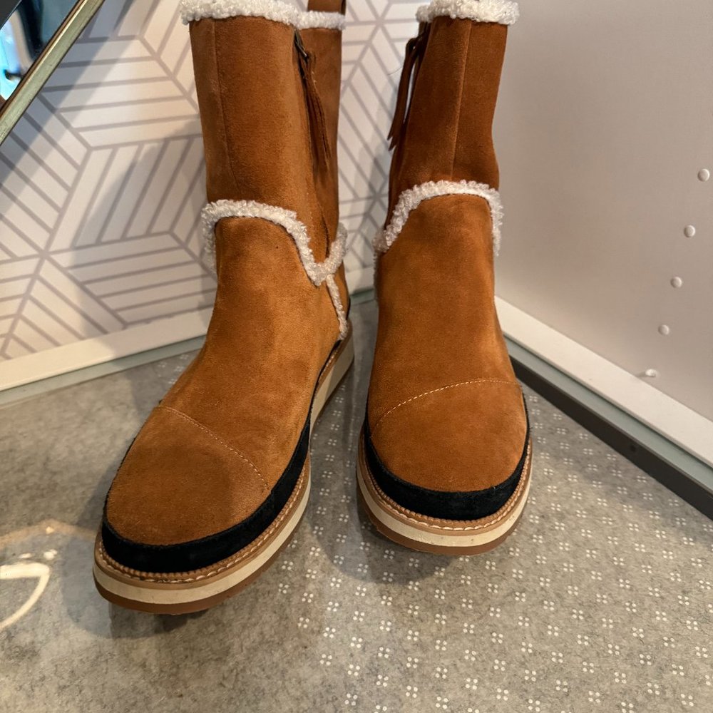 TOMS Suede Winter Boots Size 7.5